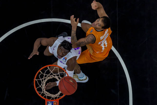 她用实际行 她用实际行