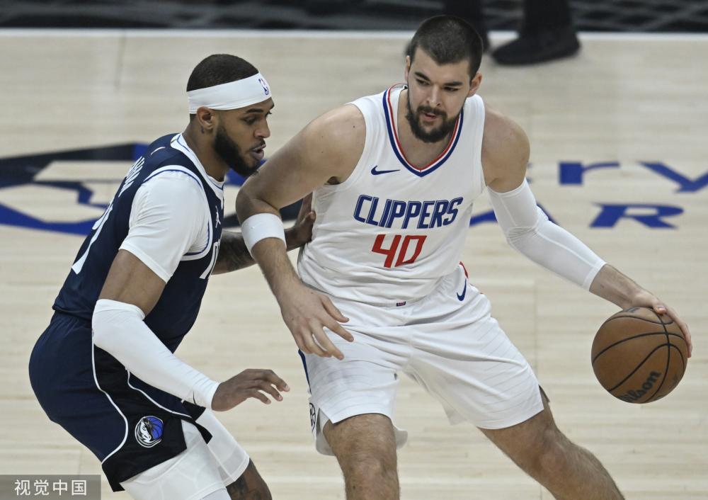 在足球场上 在足球场上