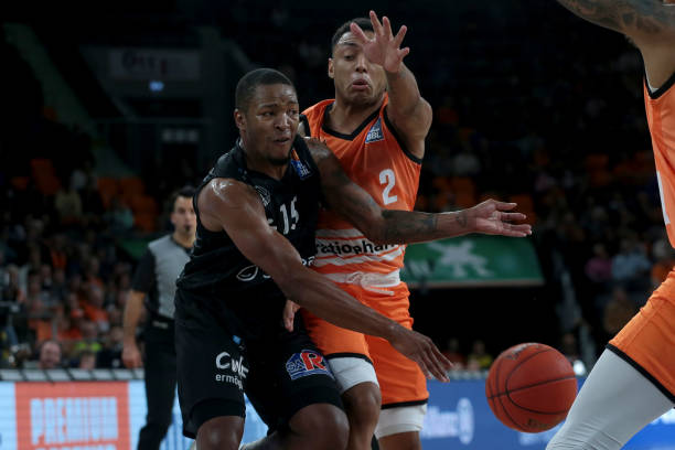 实力强劲的 实力强劲的